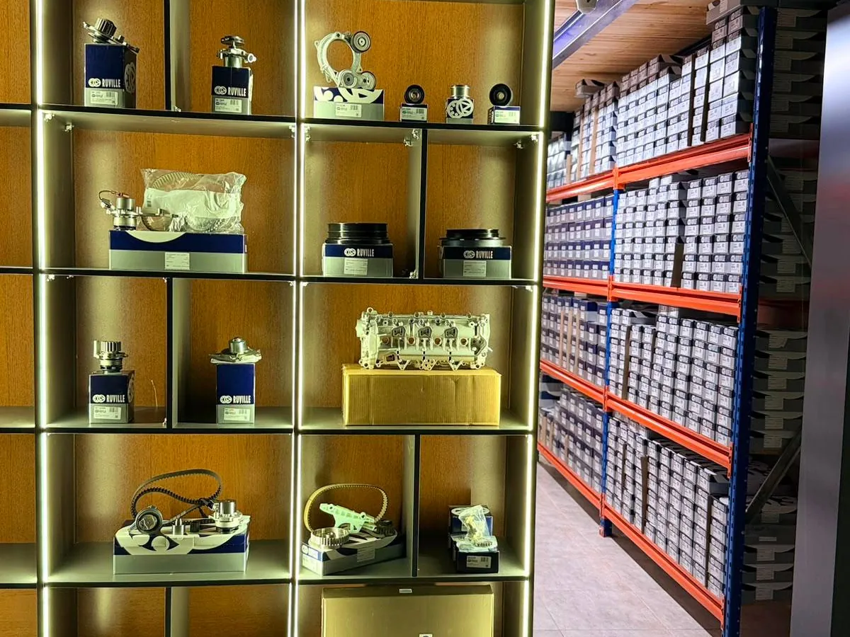 Vitrine Ruville au showroom Car Vision Parts, Oujda